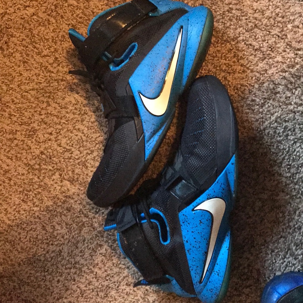 Shoes - Picture 2 of 4